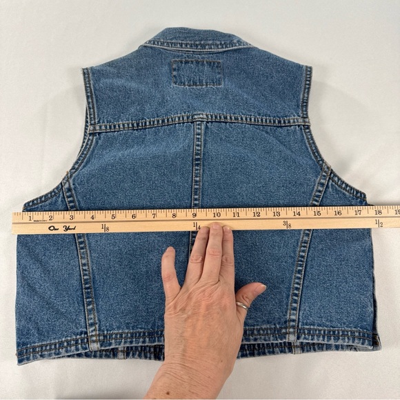 Vintage Levi's Denim Vest Women’s Medium Circa 1996 100% Cotton Side Buttons EUC - Picture 8 of 8